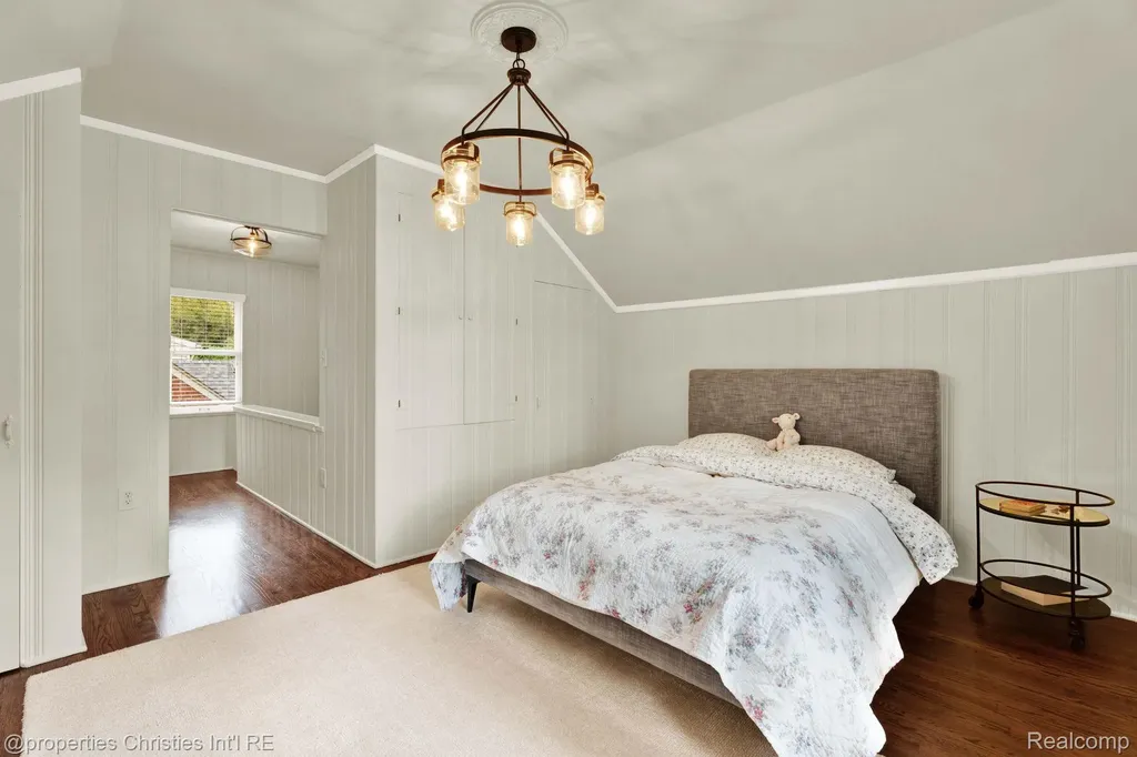 32361 Arlington Drive Beverly Hills Village MI 48025