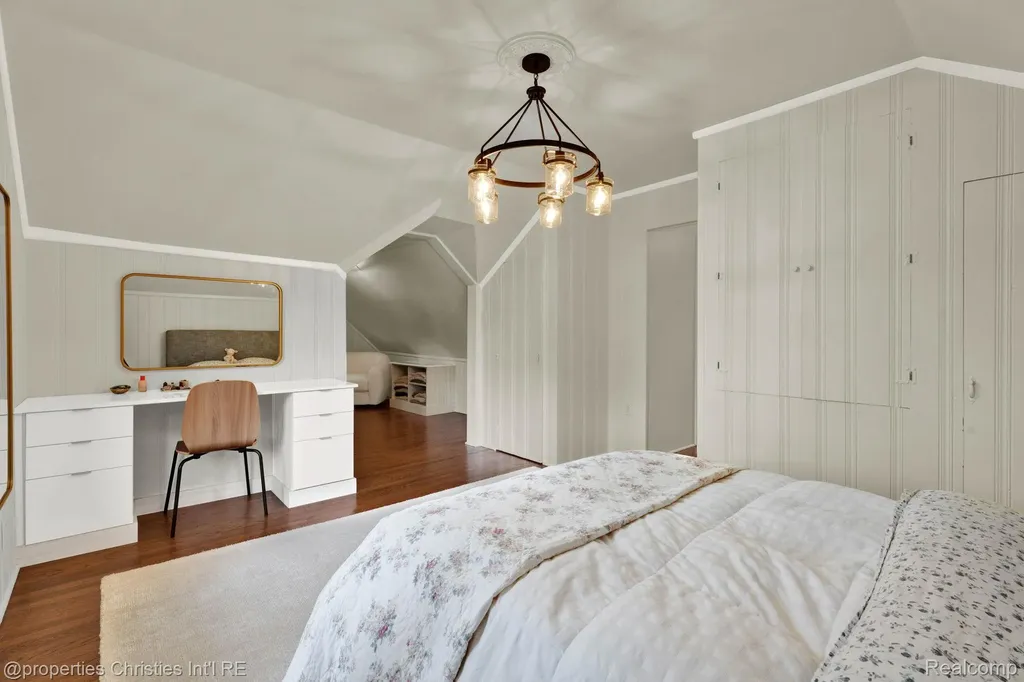 32361 Arlington Drive Beverly Hills Village MI 48025
