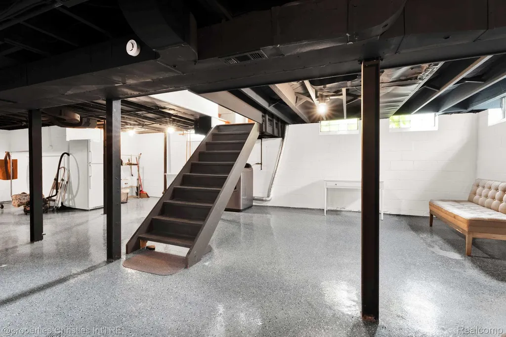 32361 Arlington Drive Beverly Hills Village MI 48025