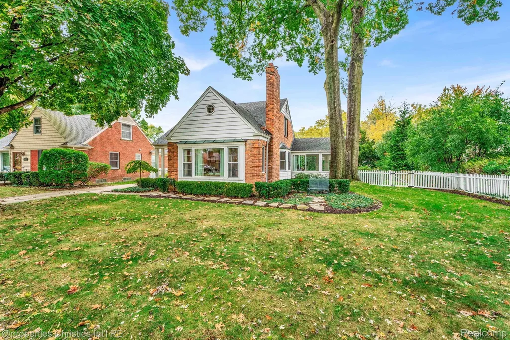 32361 Arlington Drive Beverly Hills Village MI 48025