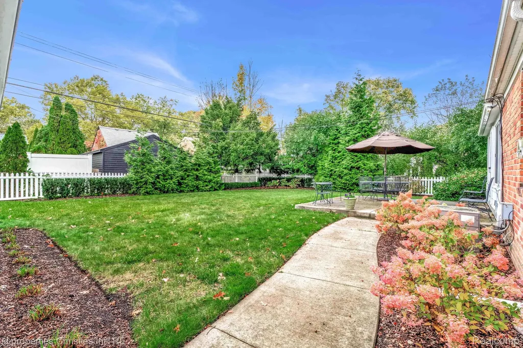 32361 Arlington Drive Beverly Hills Village MI 48025