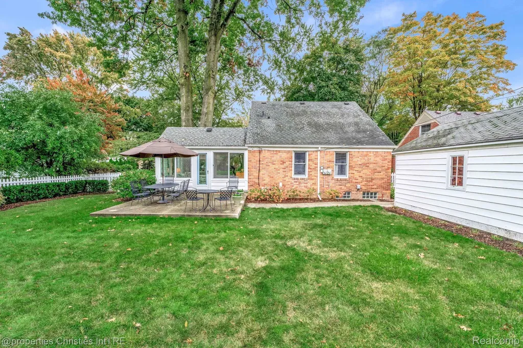 32361 Arlington Drive Beverly Hills Village MI 48025