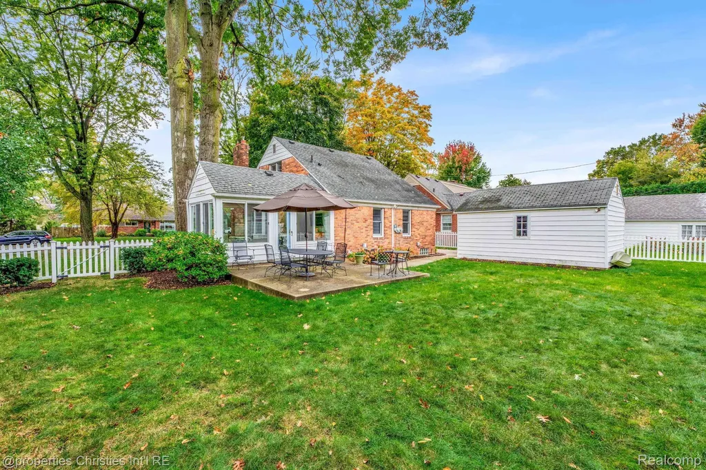 32361 Arlington Drive Beverly Hills Village MI 48025
