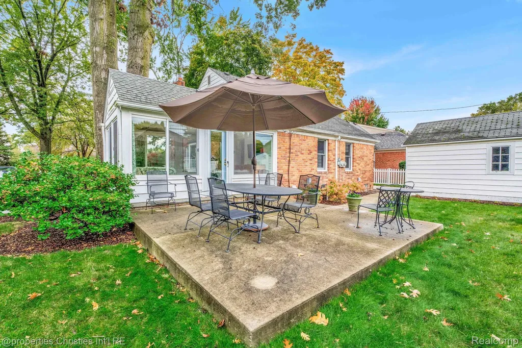 32361 Arlington Drive Beverly Hills Village MI 48025
