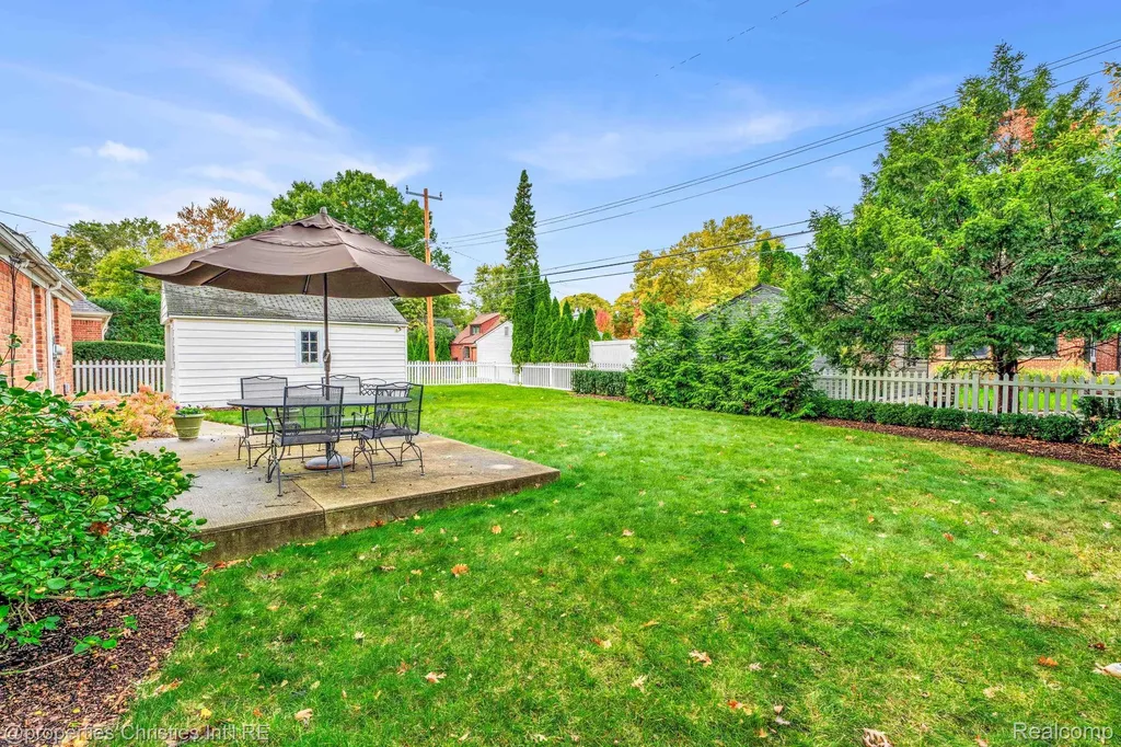 32361 Arlington Drive Beverly Hills Village MI 48025