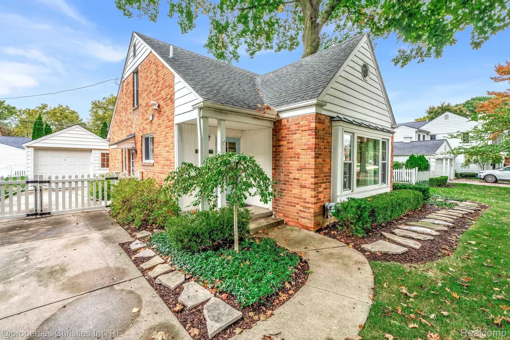 32361 Arlington Drive Beverly Hills Village MI 48025