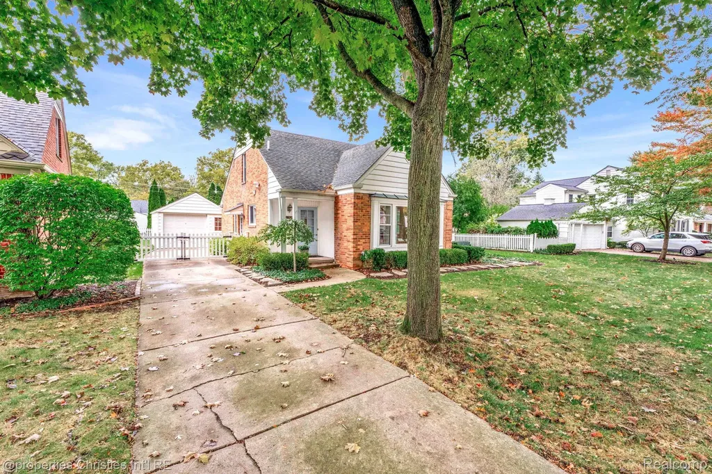 32361 Arlington Drive Beverly Hills Village MI 48025