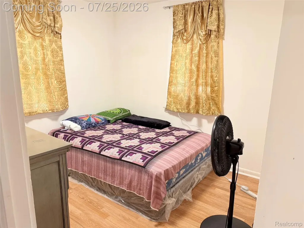 8424 Stout Avenue Warren City MI 48093