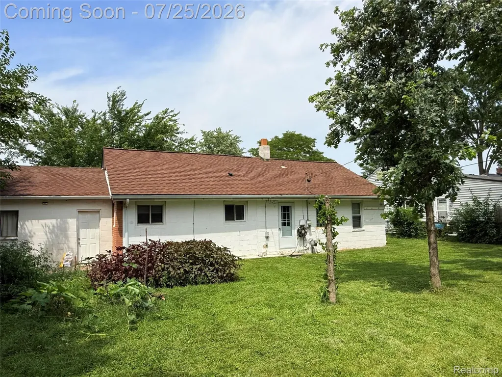 8424 Stout Avenue Warren City MI 48093
