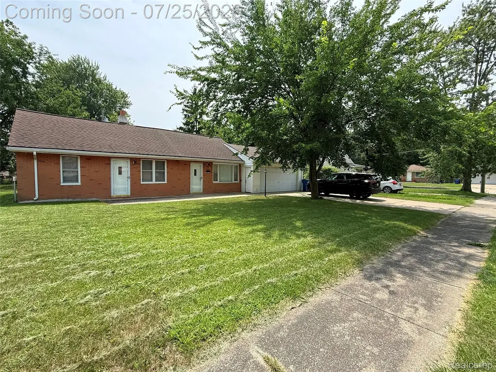 8424 Stout Avenue Warren City MI 48093