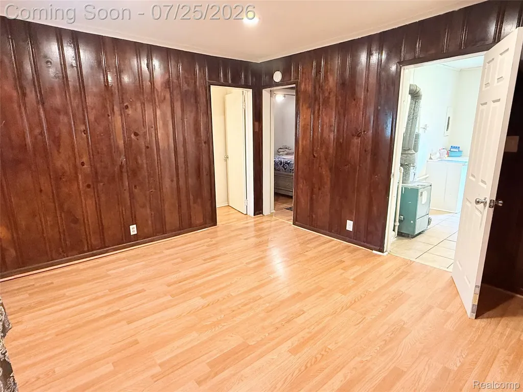 8424 Stout Avenue Warren City MI 48093