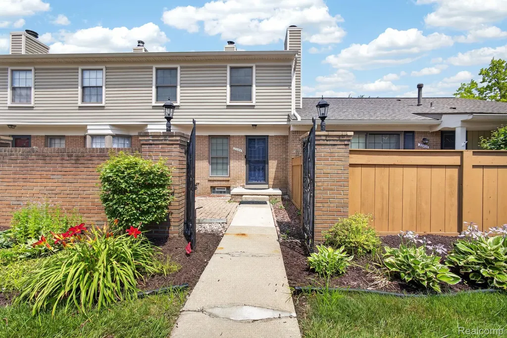 22204 Pondview Novi City MI 48375