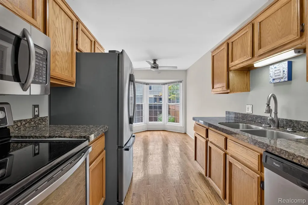 22204 Pondview Novi City MI 48375