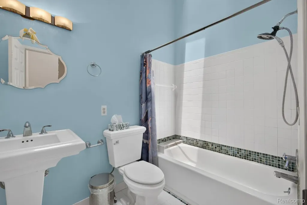 22204 Pondview Novi City MI 48375