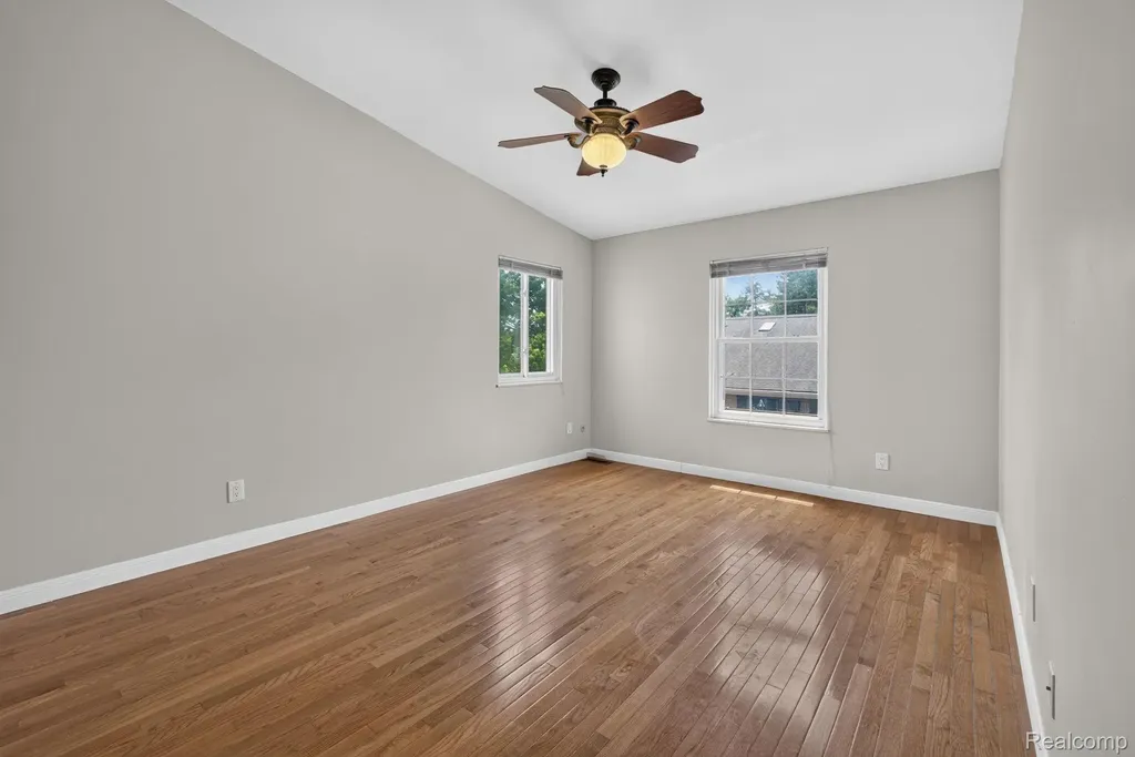 22204 Pondview Novi City MI 48375