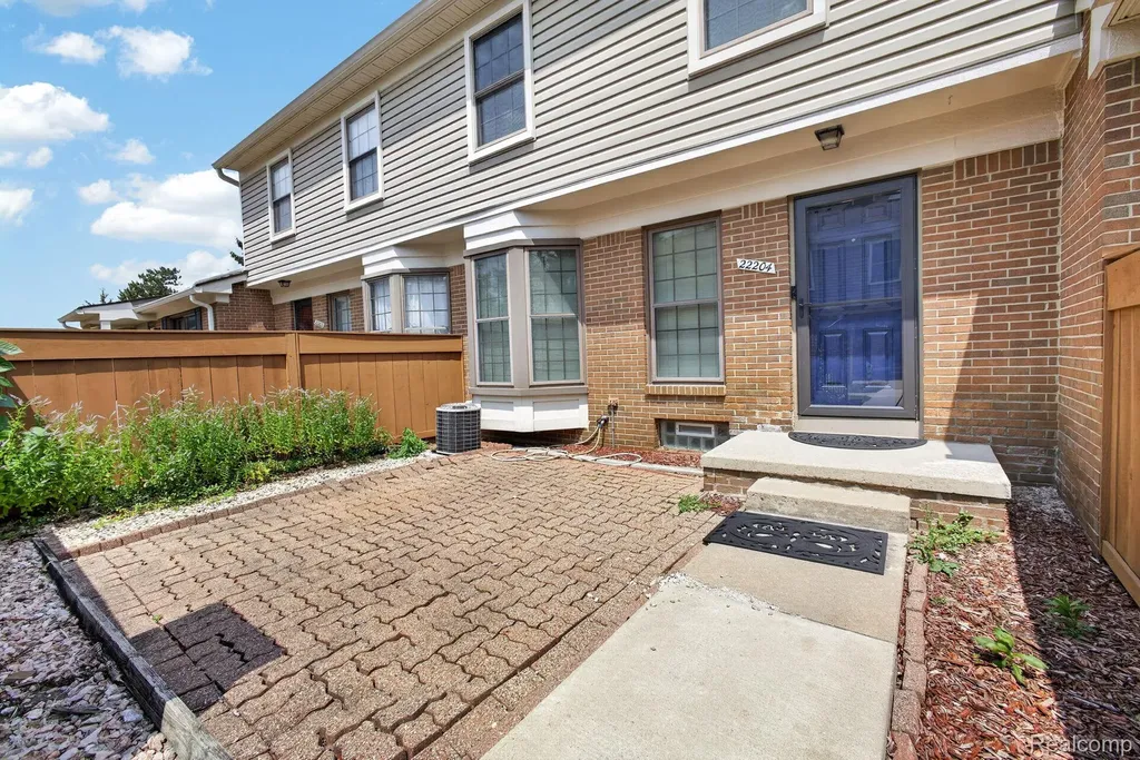 22204 Pondview Novi City MI 48375