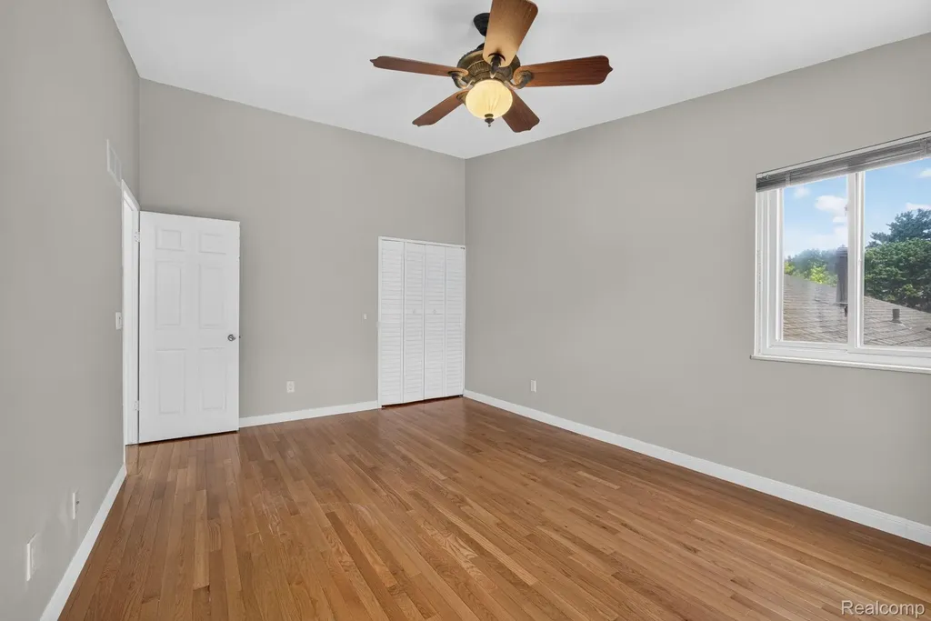 22204 Pondview Novi City MI 48375