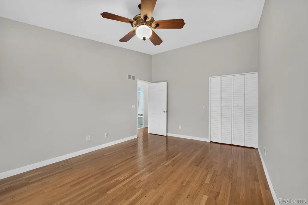 22204 Pondview Novi City MI 48375