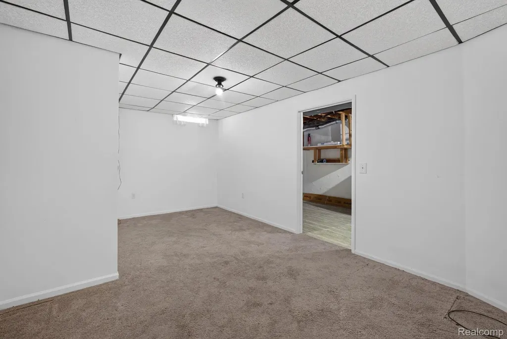 22204 Pondview Novi City MI 48375