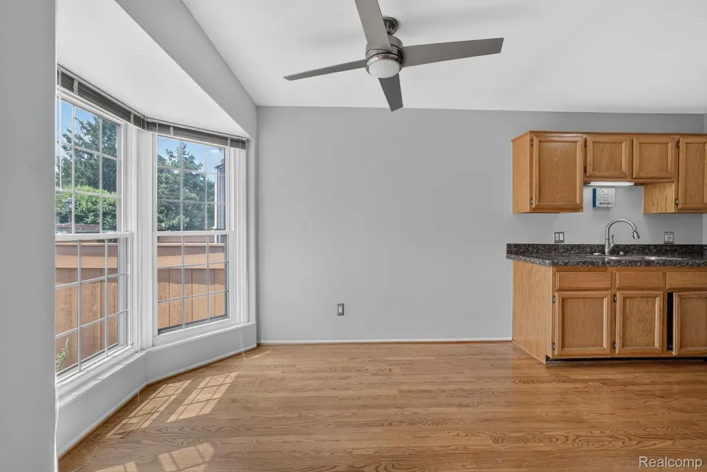 22204 Pondview Novi City MI 48375