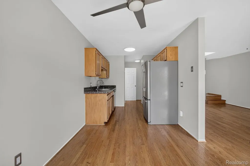 22204 Pondview Novi City MI 48375
