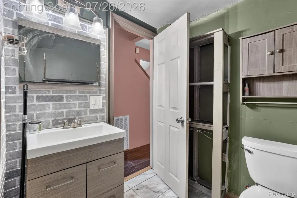 203 Grant Street Holly Township MI 48442