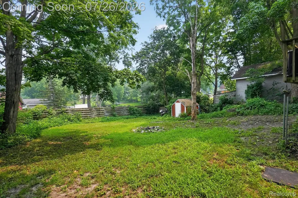 203 Grant Street Holly Township MI 48442