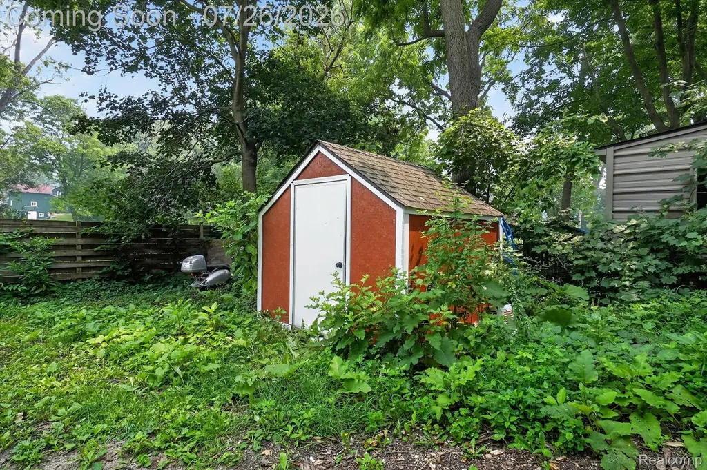 203 Grant Street Holly Township MI 48442