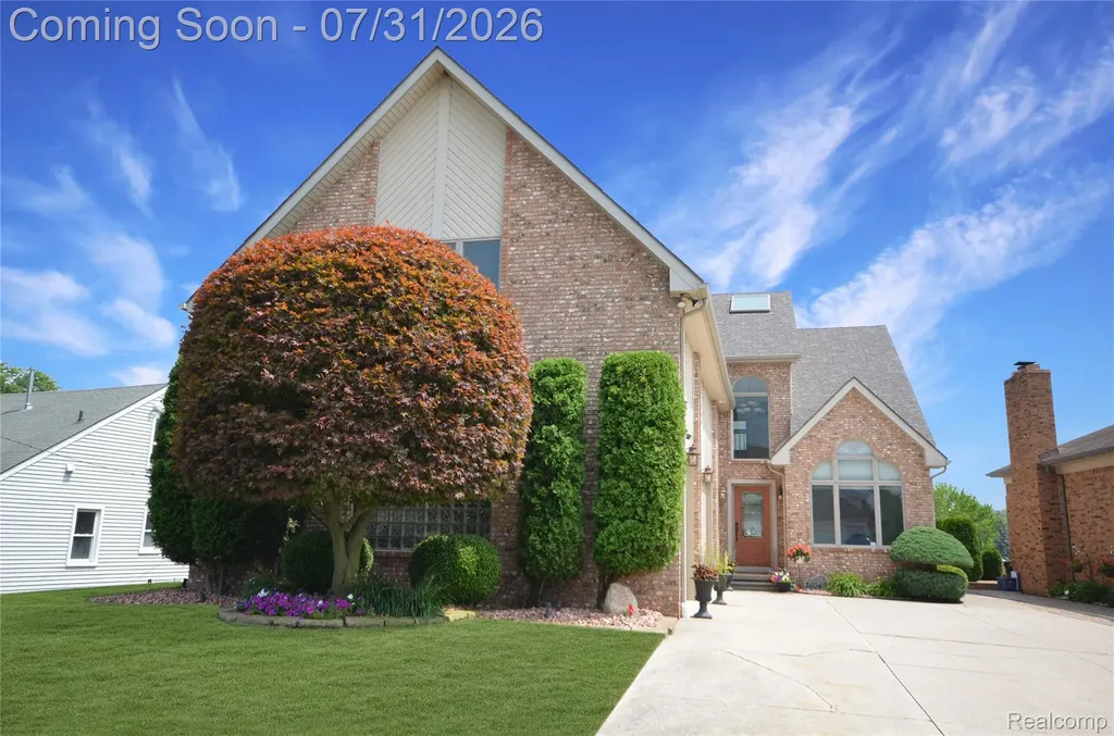38048 Huron Pointe Drive Harrison Charter Township MI 48045