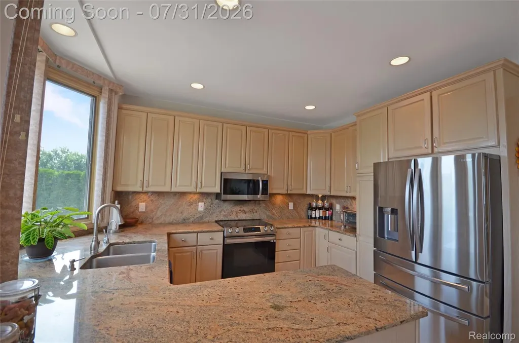 38048 Huron Pointe Drive Harrison Charter Township MI 48045