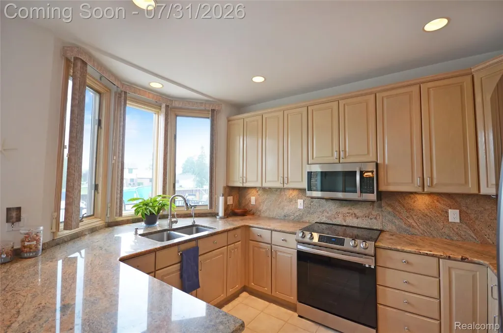 38048 Huron Pointe Drive Harrison Charter Township MI 48045