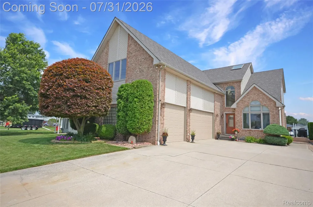 38048 Huron Pointe Drive Harrison Charter Township MI 48045