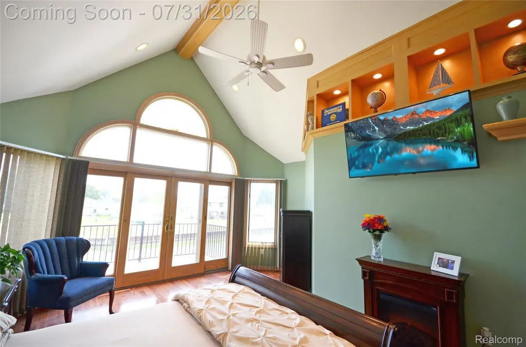 38048 Huron Pointe Drive Harrison Charter Township MI 48045