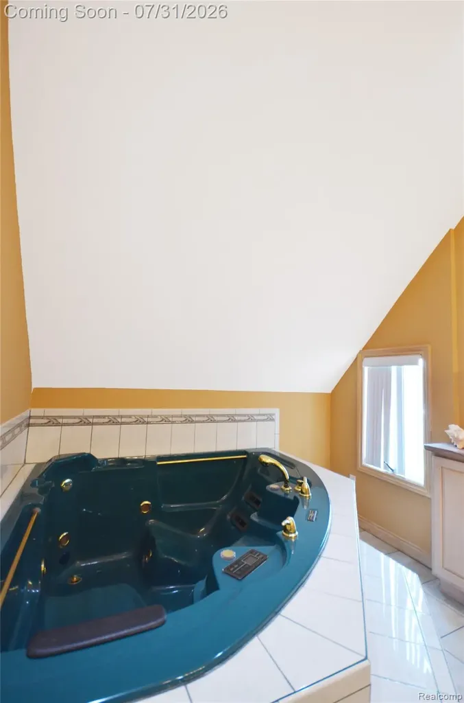 38048 Huron Pointe Drive Harrison Charter Township MI 48045