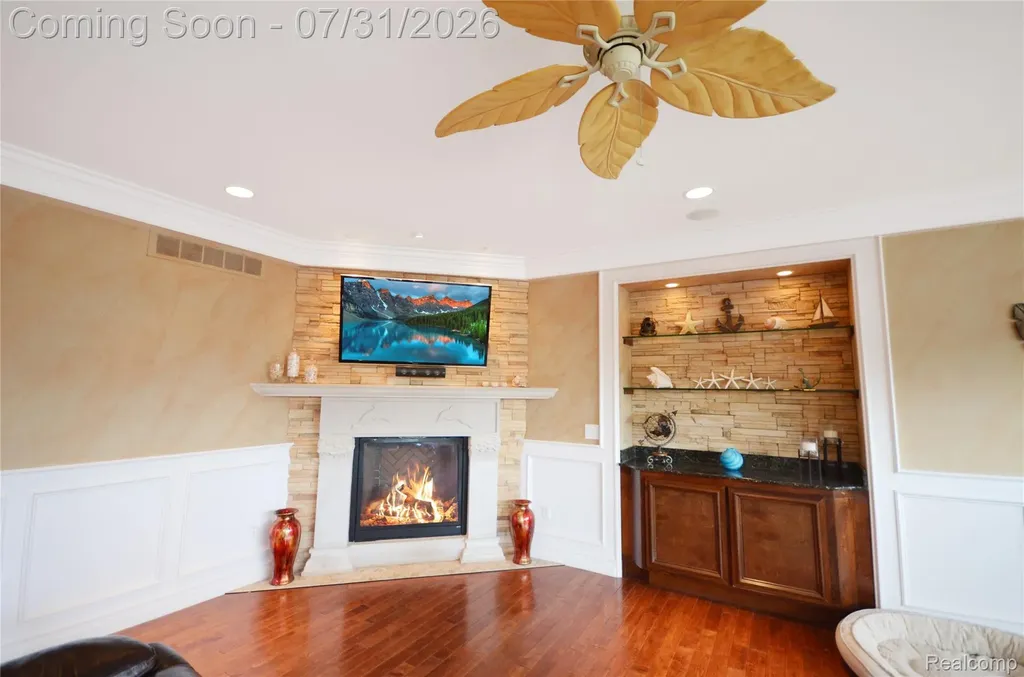 38048 Huron Pointe Drive Harrison Charter Township MI 48045