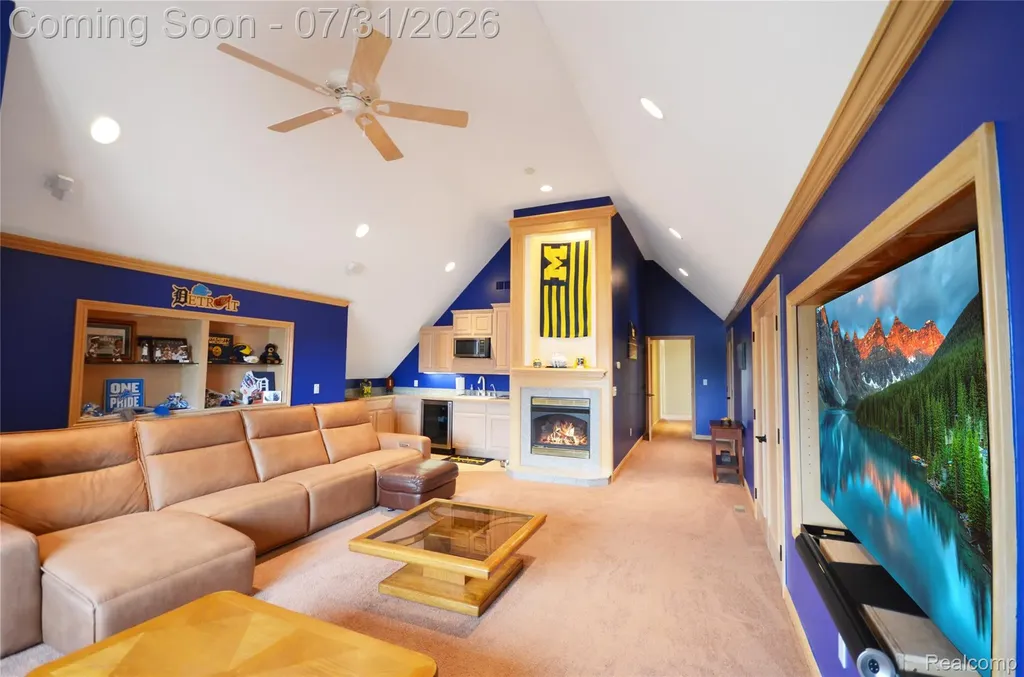 38048 Huron Pointe Drive Harrison Charter Township MI 48045