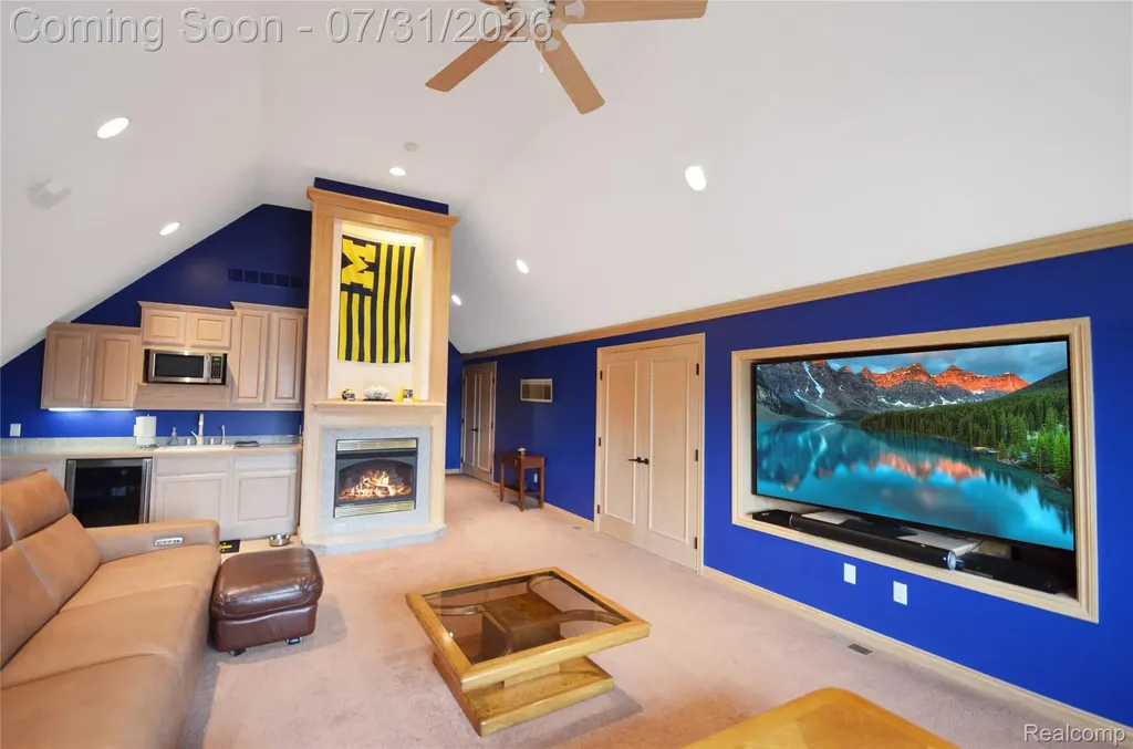 38048 Huron Pointe Drive Harrison Charter Township MI 48045
