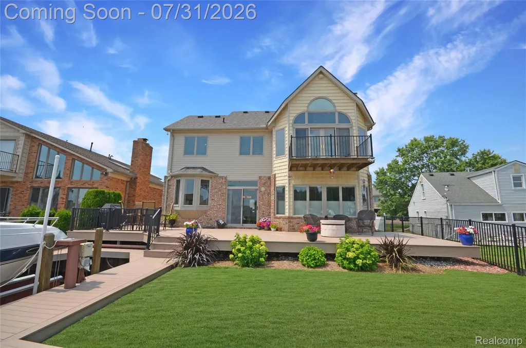 38048 Huron Pointe Drive Harrison Charter Township MI 48045