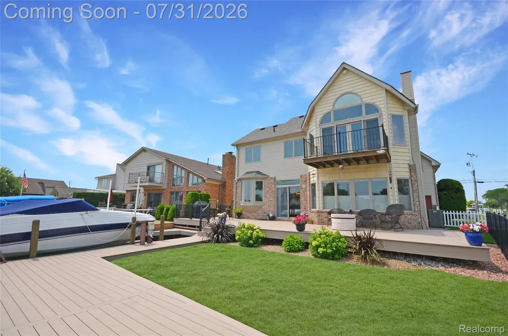 38048 Huron Pointe Drive Harrison Charter Township MI 48045
