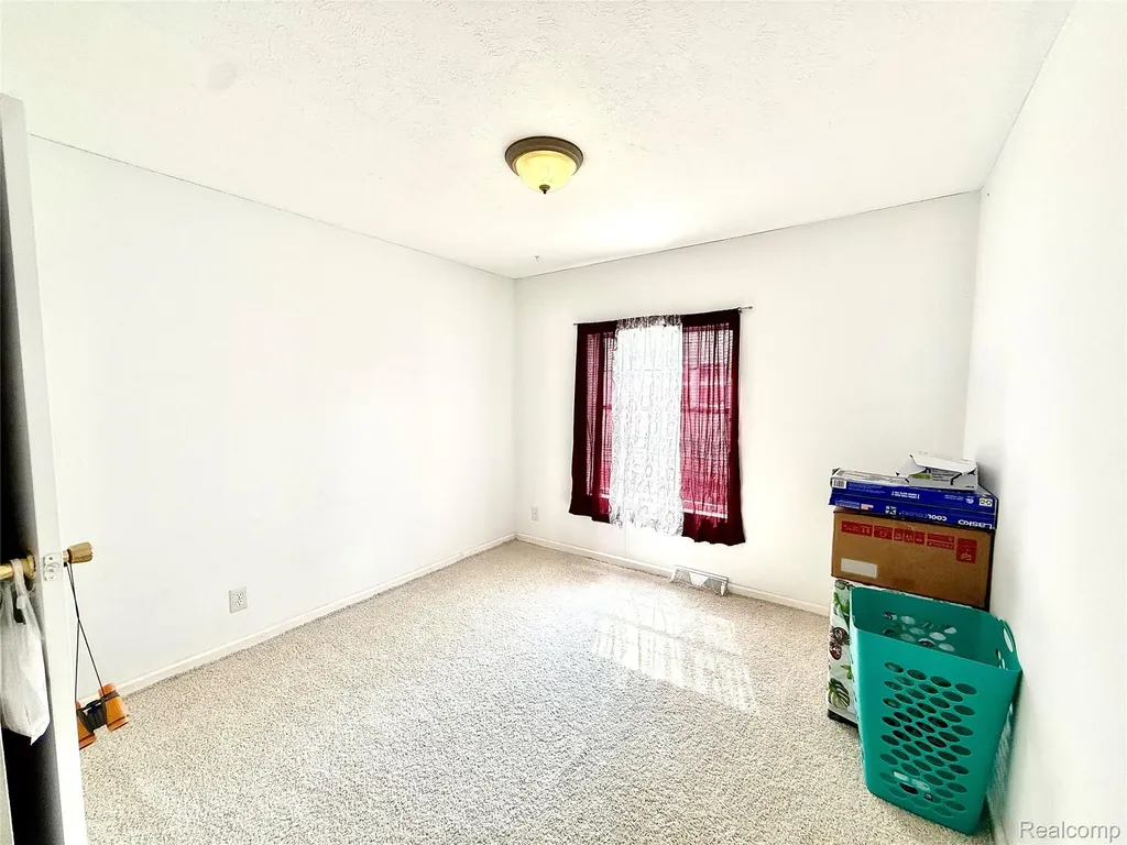 25660 Currier Street Dearborn Heights City MI 48125