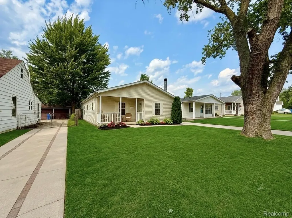 25660 Currier Street Dearborn Heights City MI 48125