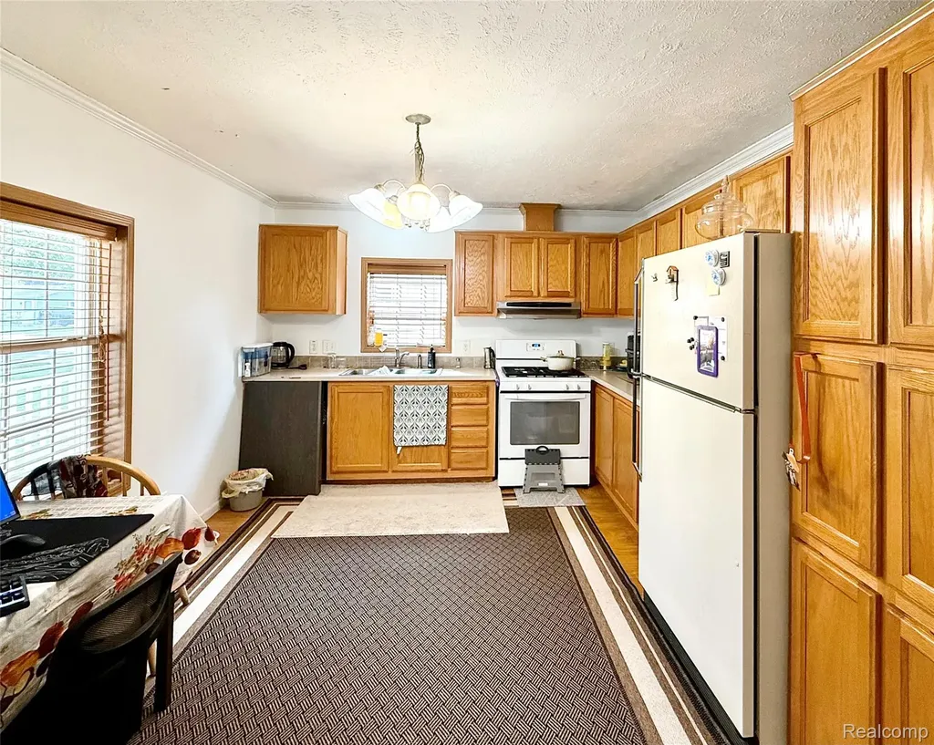 25660 Currier Street Dearborn Heights City MI 48125