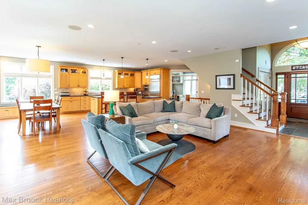 26624 Wyoming Road Huntington Woods City MI 48070