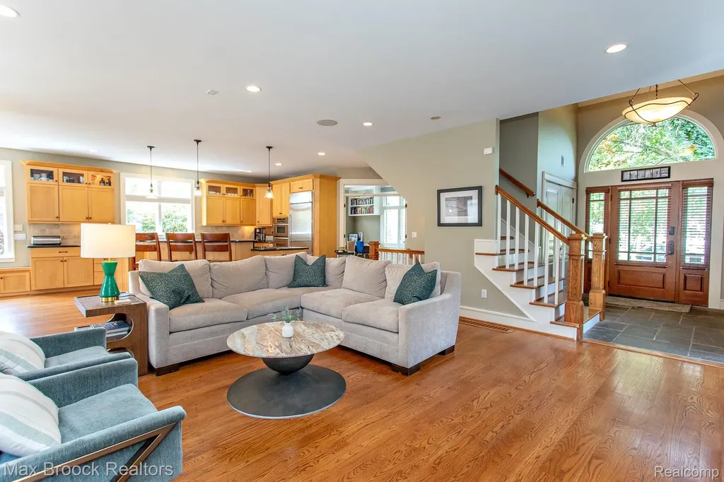 26624 Wyoming Road Huntington Woods City MI 48070