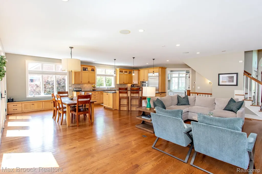 26624 Wyoming Road Huntington Woods City MI 48070
