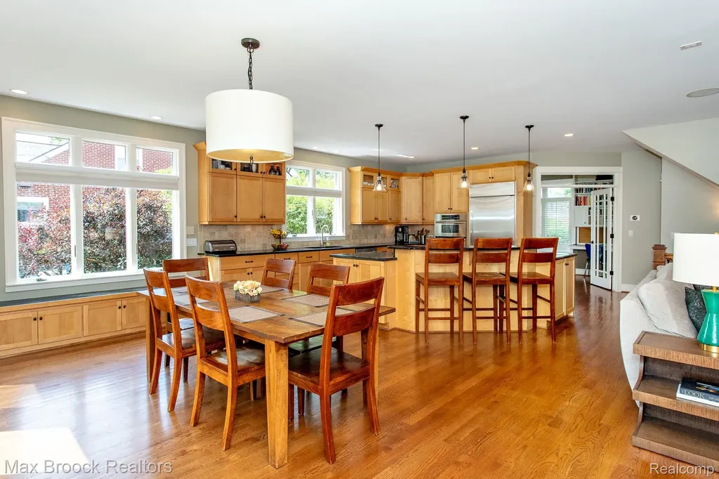 26624 Wyoming Road Huntington Woods City MI 48070