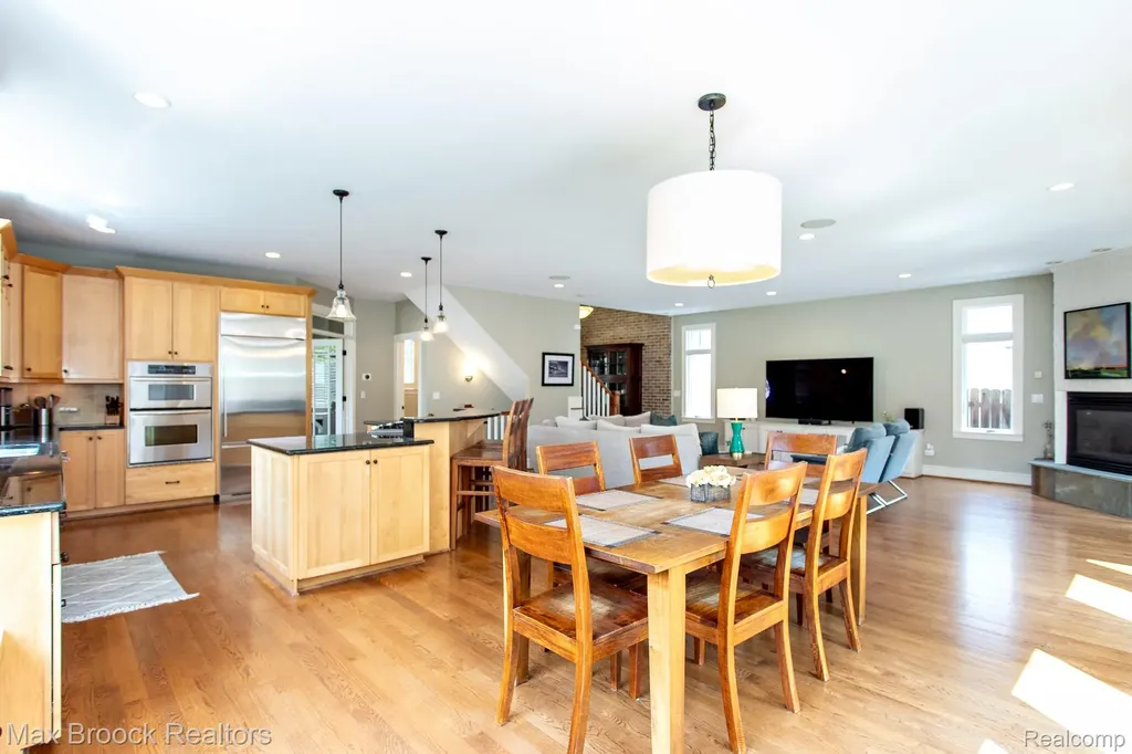 26624 Wyoming Road Huntington Woods City MI 48070