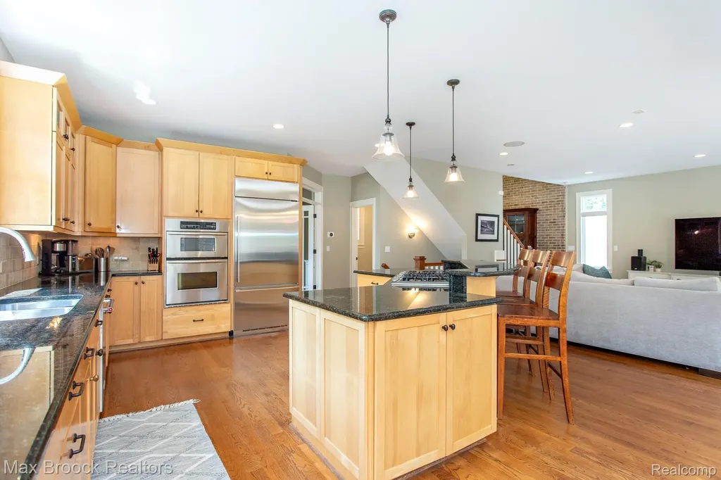 26624 Wyoming Road Huntington Woods City MI 48070