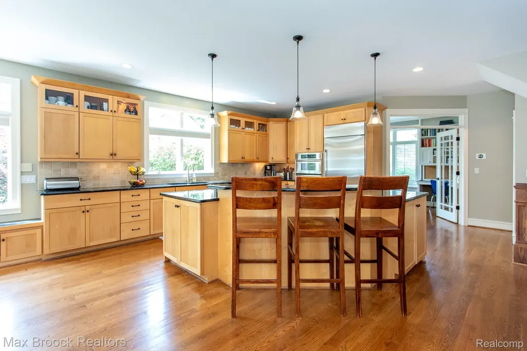 26624 Wyoming Road Huntington Woods City MI 48070