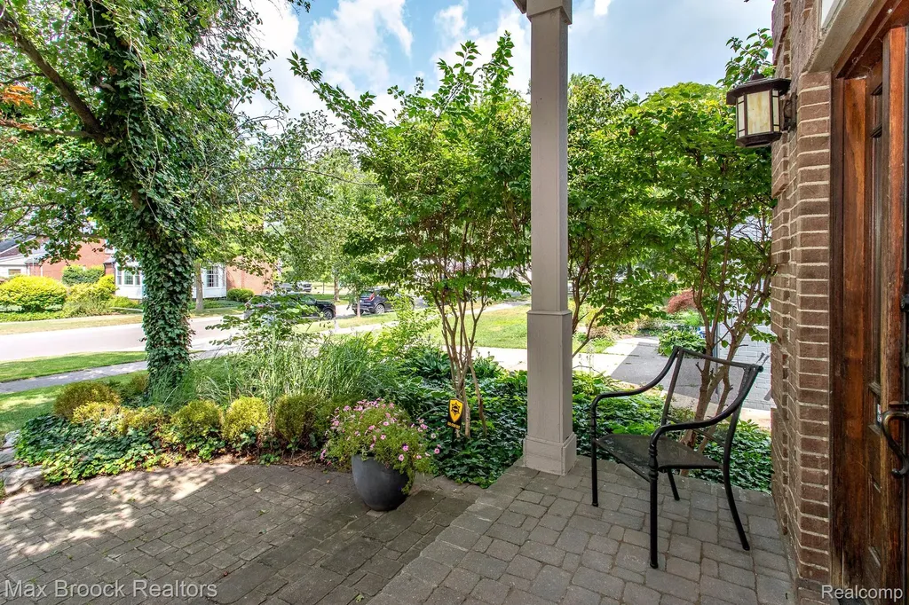 26624 Wyoming Road Huntington Woods City MI 48070